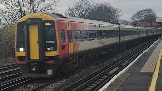 Trains at Raynes Park 22/12/25