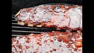 Свиные ребрышки Сент-Луис с медленной обжаркой в ​​котле Weber
