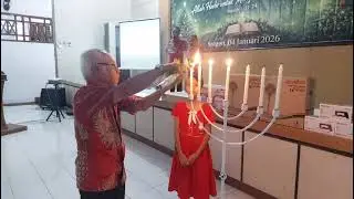 Penyalaan lilin. NATAL bersama 2025  Tegalsari Rw15 dan sekitarnya. Di gdg Korpi Sragen.