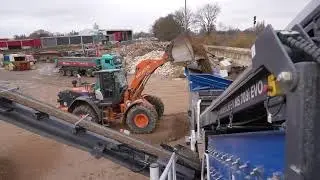 Mobile Kleemann Klassiersiebanlage MOBISCREEN MS 703i EVO im Einsatz bei Kohl Recycling in Bramsche