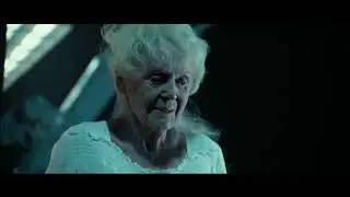 Titanic 1997 Old rose throws heart necklace in the Ocean Scene