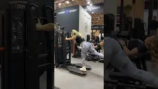Booty Builder ® Selectorized Kick Back