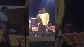 meu filho Marllus cantando no concerto❤️❤️