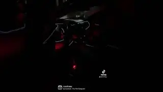 Cinta de ne&oacute;n y luces RGB con control para ambientar el interior del veh&iacute;culo.