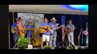 Tracy Fitzgerald sings Black Diamond Strings while icon Larry Cordle listens with the audience 😊