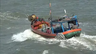Scene of fishing boats hit by large waves at the mouth of central Vietnam 