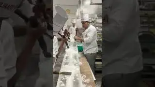 Ice Carving #food #culinaryskills #youtube #cookingschool #culinaryworld #chef #icecarving #cooking