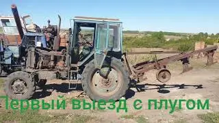 МТЗ 82 с ДВС СМД 22 пашня четырёх корпустным плугом от ДТ 75