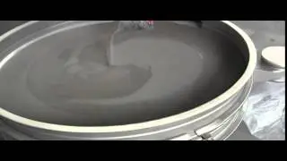 Ultrasonic vibrating screen screening metal powder