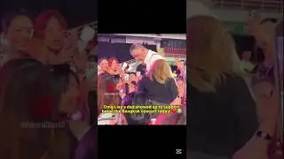 Lisa's dad showed up to support her at the Bangkok concert today! 😭 #lisa #dad #blackpink #kpop