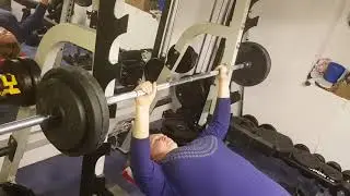 Mama dr&uuml;ckt 5 &times; 60kg