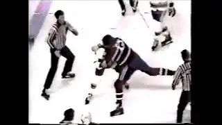 Larry Robinson vs Brian Sutter Dec. 12/1978