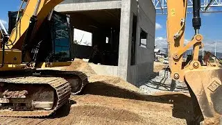 Cat 316 aterrando piso guarita pr&eacute; moldado 