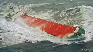 100 Giant SHIPS Crash MONSTER WAVES In Sea Hurricane
