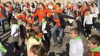 Urretxu-Zumarraga Ikastolaren flashmoba Euskararen Egunean
