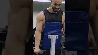 В подъемах гантелей в стороны больше трапециевидных мышц, чем боковых дельтовидных?