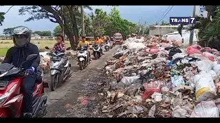 Sampah Menggunung di Sepanjang Jalan Wilayah Pamanukan Subang