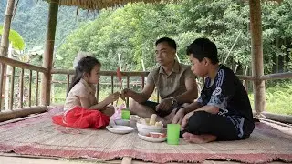 Ch&uacute;c helps Yen Manh and his wife grow grapefruit. Ch&uacute;c lets the two children play in the tent.