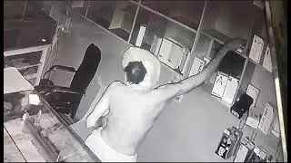 Valuable mobile phones stolen for naked thieves,CTV video #police #breakingnews #news #viral #video