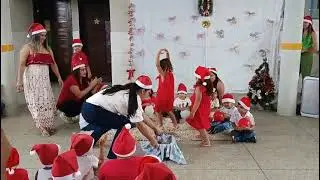 Especial de natal, Apresentação de Ana Luísa na escola...