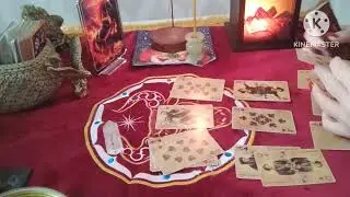 Крестовый король. В эту минуту в эту секунду. Где он с кем он? Кто рядом?