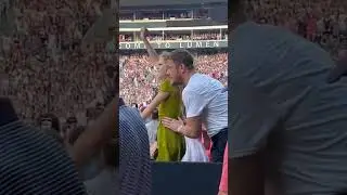 DAN REYNOLDS and his Daughter Arrow at Taylor Swift Concert #imaginedragons