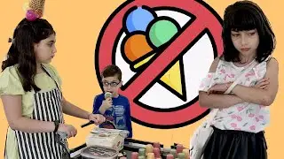 طفلة صغيرة محرومة من أكل المثلجات 😢