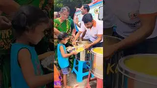 Giving Food To Poor People | Helping Poor Kids Video | Poverty In India | The Helping Hands #shorts