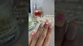 Pink flower nails for a chic look 💖 | polippie.com #nailstyle #fakenails #pressonnails