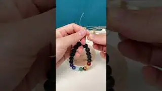 Cr&eacute;er un bracelet 7 Chakras en pierres naturelles. #diybracelet #7chakras #energies #diy #faitmain