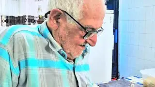 👴🏻&👦🏻Me and my grandfather watching TV shows🌿🌱