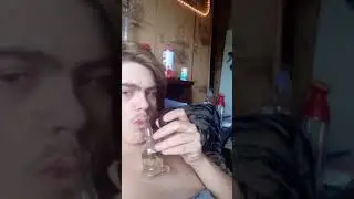 Mini bong wake and bake