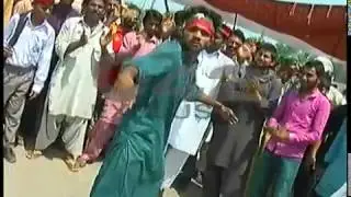 42 Exclusive: PTI worker unique dance in Ehtaasab Rally