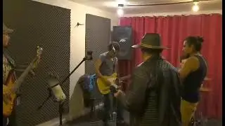 The Echoes Band Mi sombra en la pared