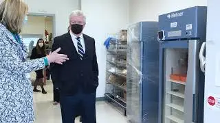 General Rick Hillier tours SHN's Vaccine Clinic operations