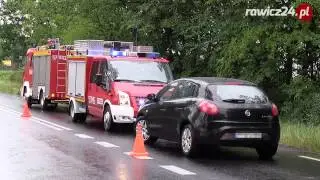 W Izbicach auto wylądowało w rowie