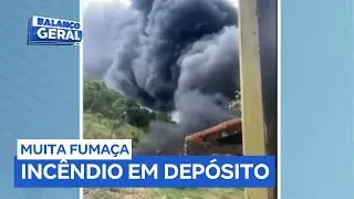 Inc&ecirc;ndio de grande propor&ccedil;&otilde;es atinge dep&oacute;sito de reciclagem na Base Naval de Aratu