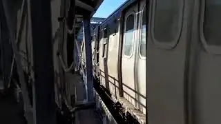R160A-1 M Train on the Williamsburg Bridge