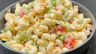 Красочный салат из пасты со сметанной заправкой