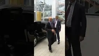 #putin #lider #presidente #rusia Putin gets out of the official car.