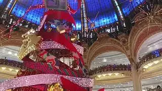 No&euml;l 2025. Coupole du magasin Galerie Lafayette &agrave; Paris boulevard Haussmann. 2