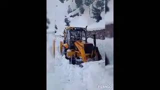 Brave BRO soldiers clearing snow for army in J&K .. how difficult work . salute these brave heart 👍