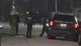 Houston police search for gunman after deadly shooting at Third Ward home