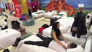Romeo relaksohet në dhomën e gjumit, Arta i bën masazh - Big Brother Albania VIP 3