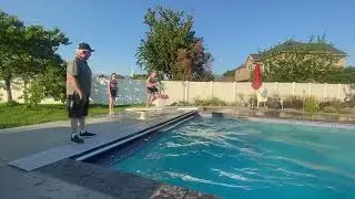 Poolspa&szlig; mit den Enkeln