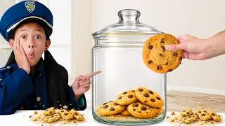 Андреа и Ева разыгрывают сценку с печеньем в парке!