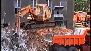 Demolition / Abbruch Uni Stuttgart,  Liebherr R921 LC, MAN Hauber, 1990. #1