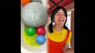 LA MU&Ntilde;ECA DEL CALAMAR SE HACE PIPI EN LA ALBERCA 🤣