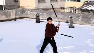 The Three-section Staff the ceiling of soft weapons should be practiced with caution for b
