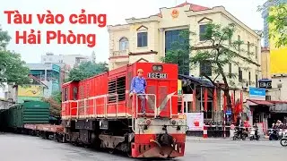 Tàu hàng vào cảng Hải Phòng